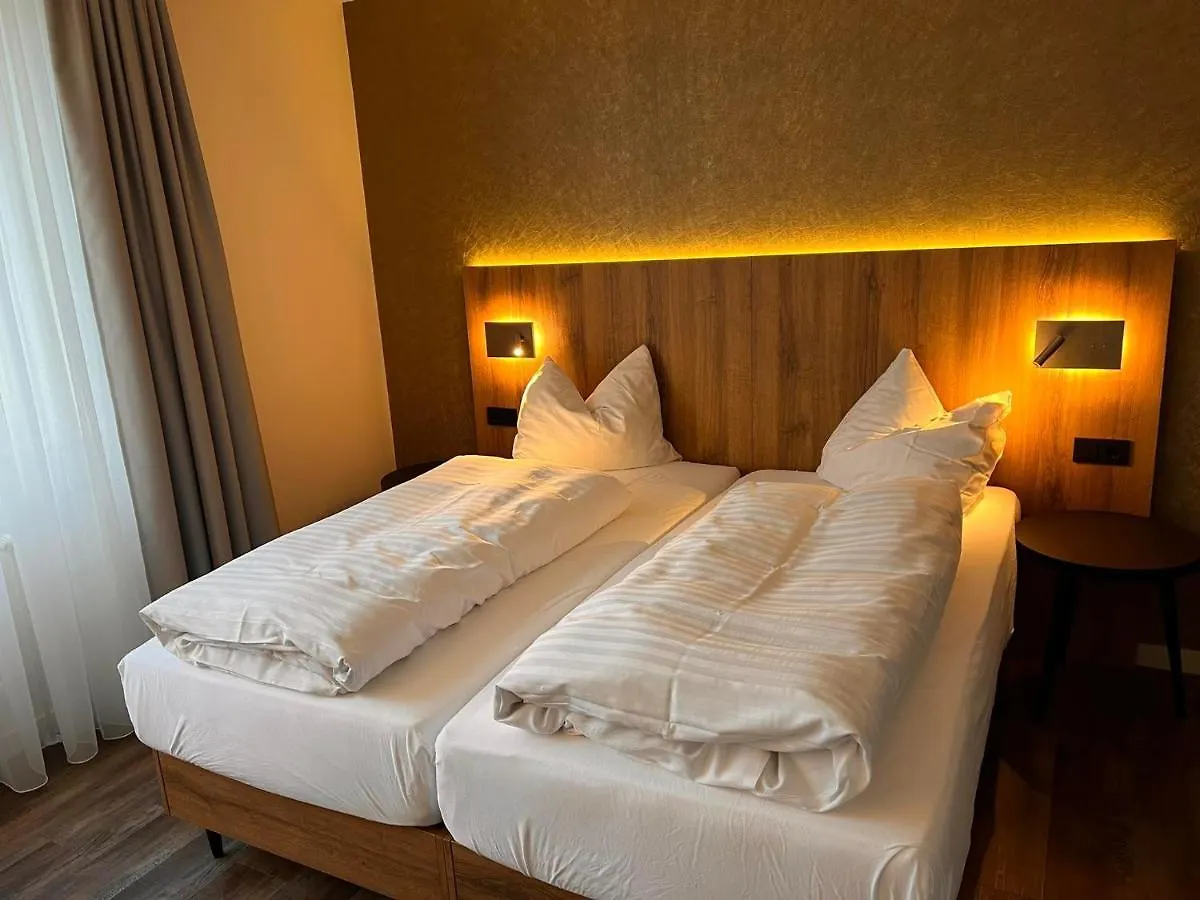 Hotel-Restaurant Amadeus Altwarmbuchen 3*,  ドイツ