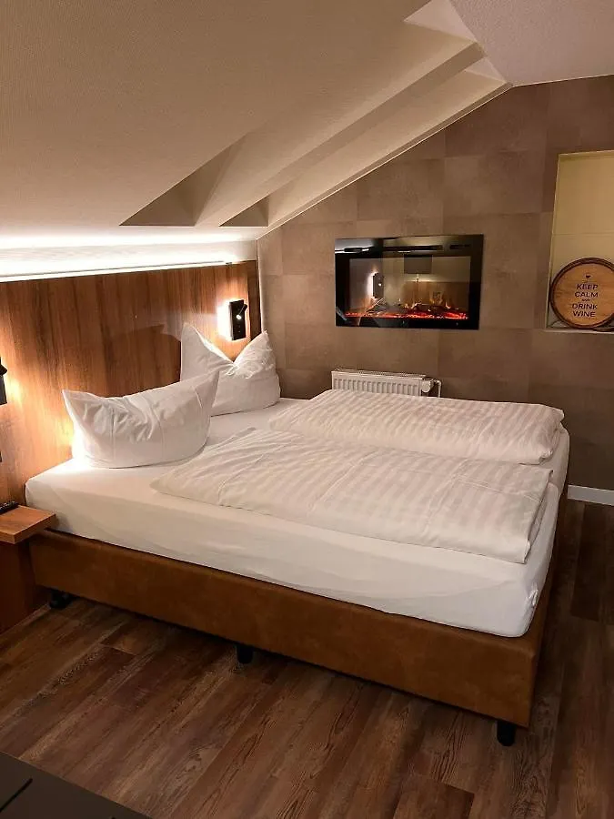 ホテル Hotel-Restaurant Amadeus Altwarmbuchen