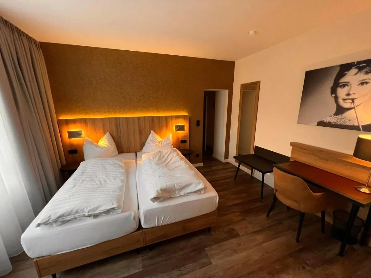 Hotel-Restaurant Amadeus Altwarmbuchen Ξενοδοχείο